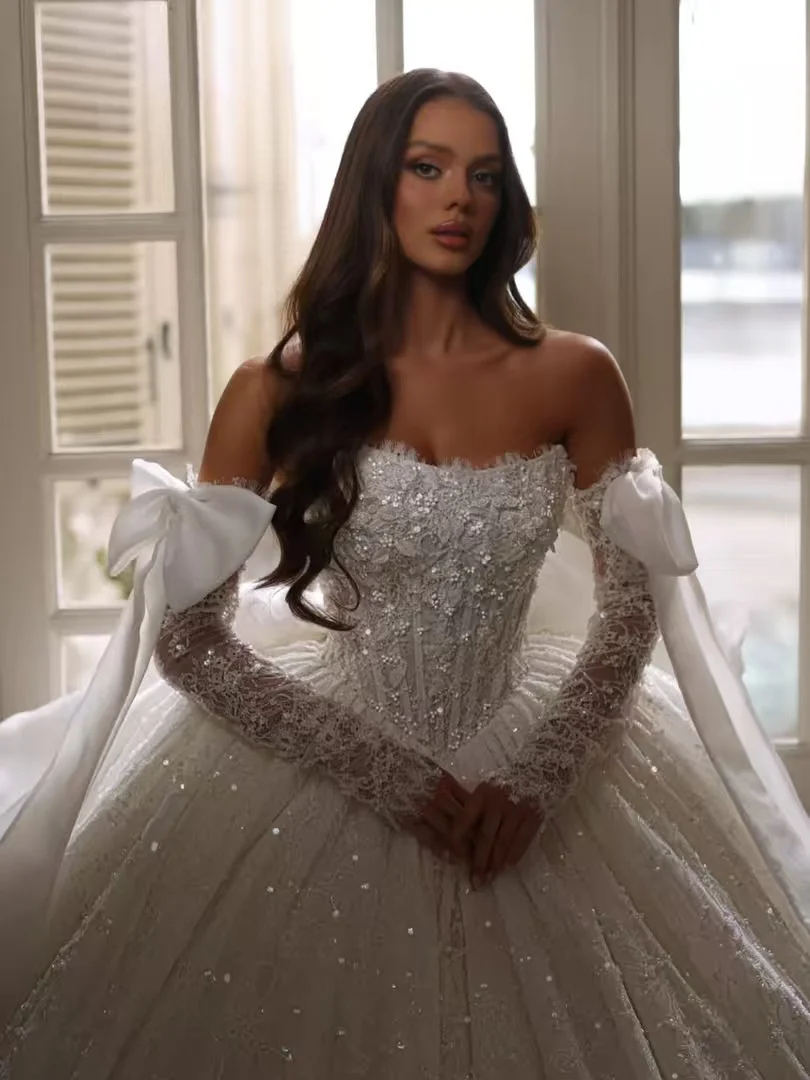 Maßgeschneidertes Trägerloses Hochzeitskleid mit Abnehmbaren Langen Ärmeln Spitzen-Ballkleid Vestido De Noiva