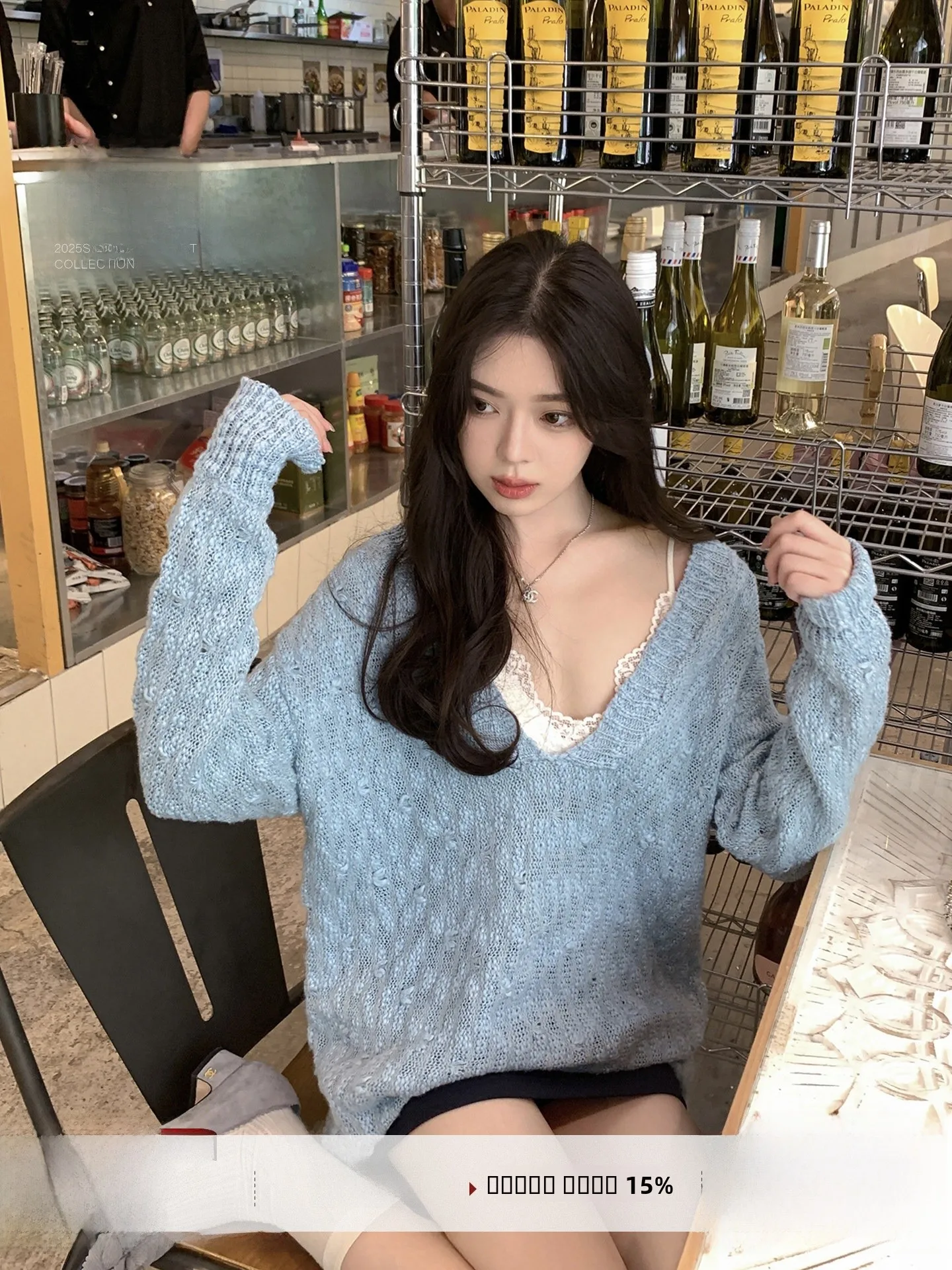 

Свободный синий вязаный свитер с V-образным вырезом для женщин, новинка зимы, в стиле lazy chic, простой в сочетании, с ажурным дизайном, удобный и дышащий.