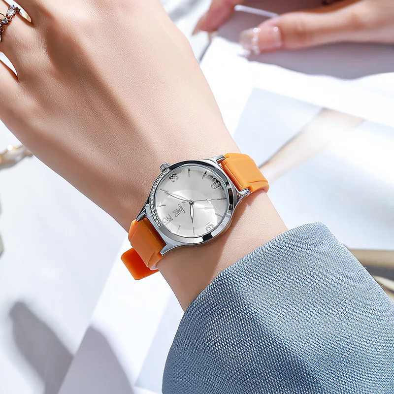 

New Fashion Women Watches Silicone Simple Quartz Watch Casual Women's Wristwatch Ladies Clock Women's Watches Relogio Feminino