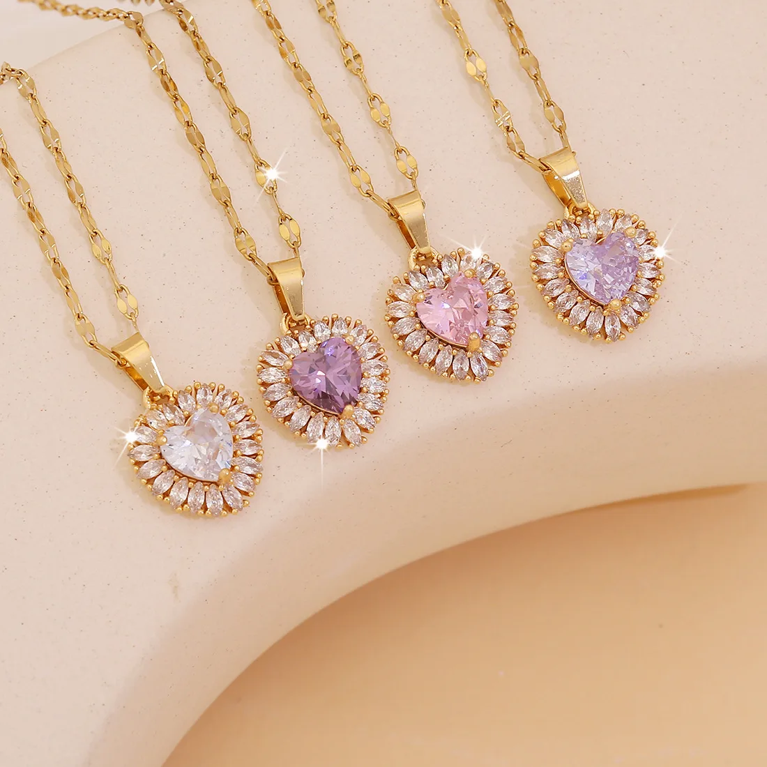

Wholesale Stainless Steel Chain Necklace 18K Gold Plated Brass Zircon Necklace Heart Pendant Necklace for Women