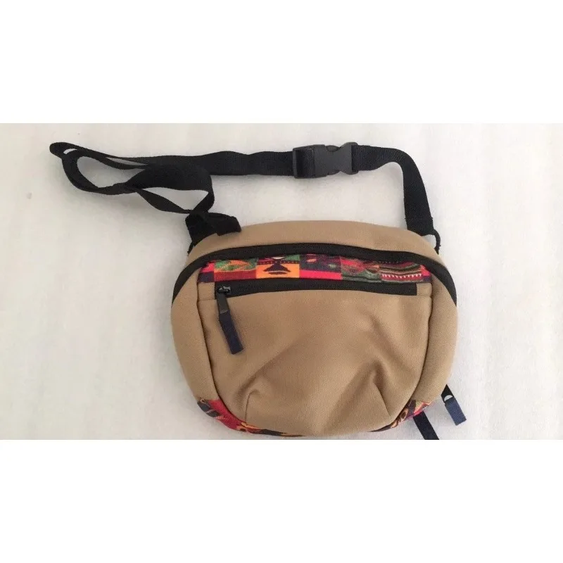 

Simple original embroidery shoulder messenger bag