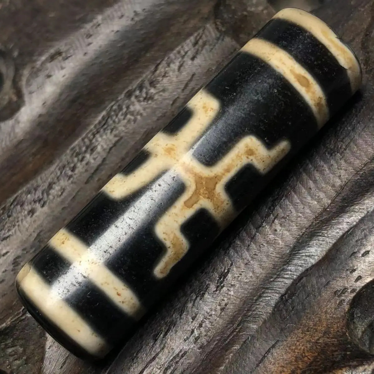 Tibetan natural agate old ore old material high oil pulp weathering noble bottle diamond calcification national wind dzi beads