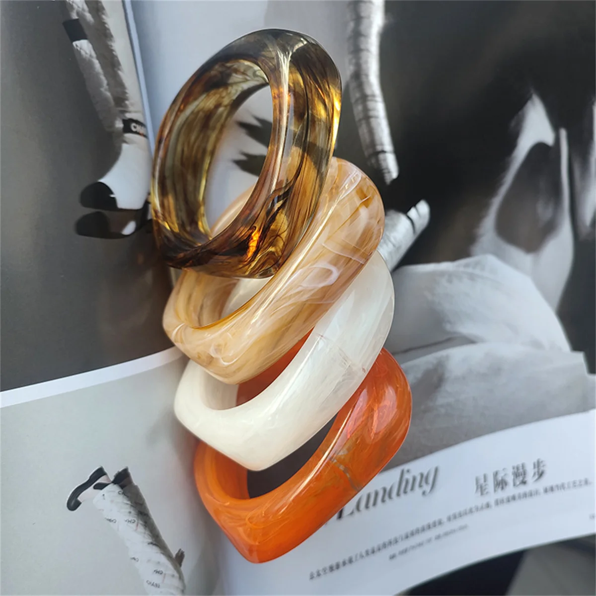 Trendy Fashion Irregular Resin Acrylic Bangles For Women Geometry Wide Bangle Bracelets Charm Thick Simple Party Hand Jewelry