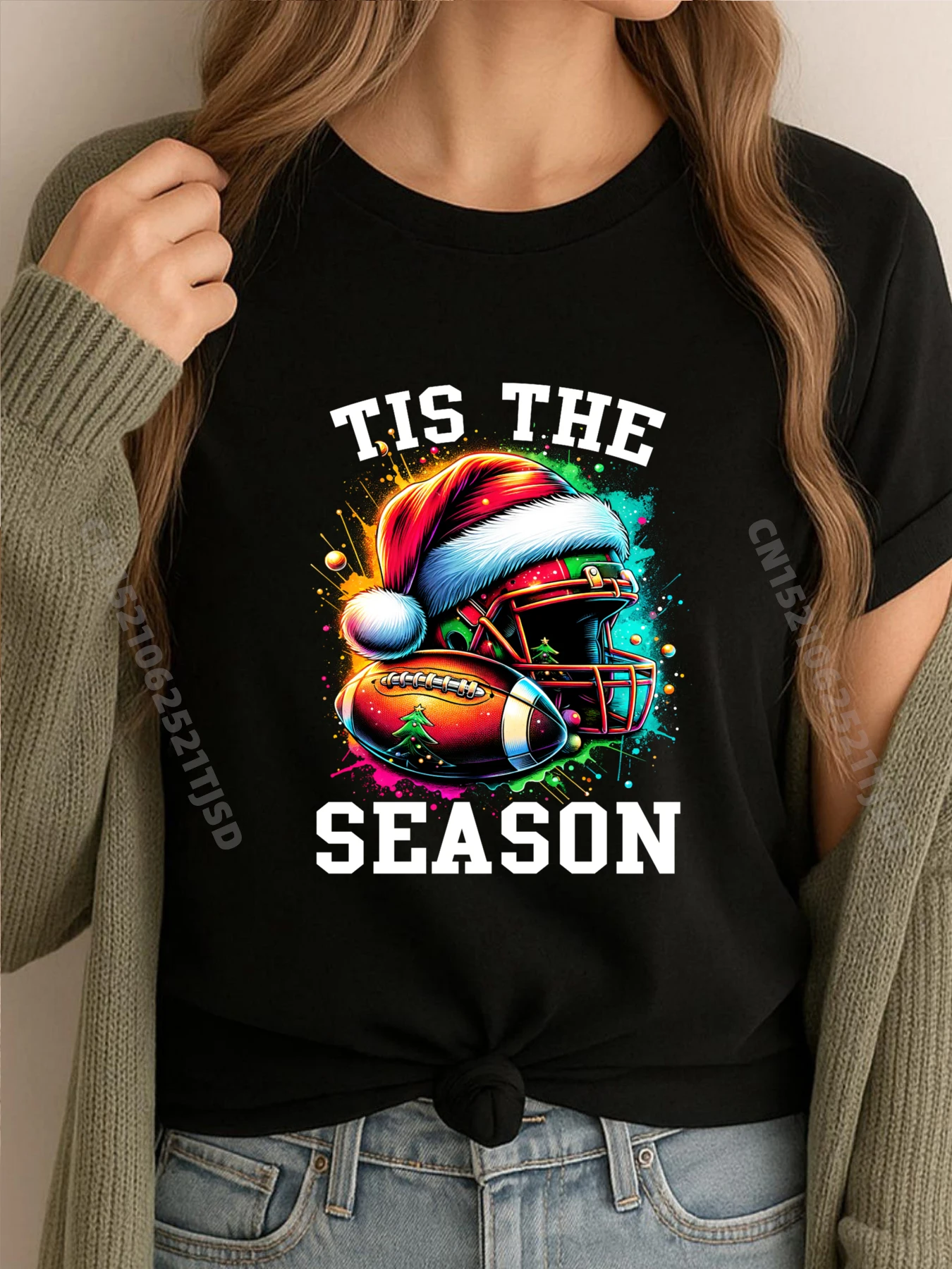 تي شيرت Tis The Season Football Mom Christmas Santa Hat ملون فاخر مصمم للرجال من القطن سينكو دي مايو