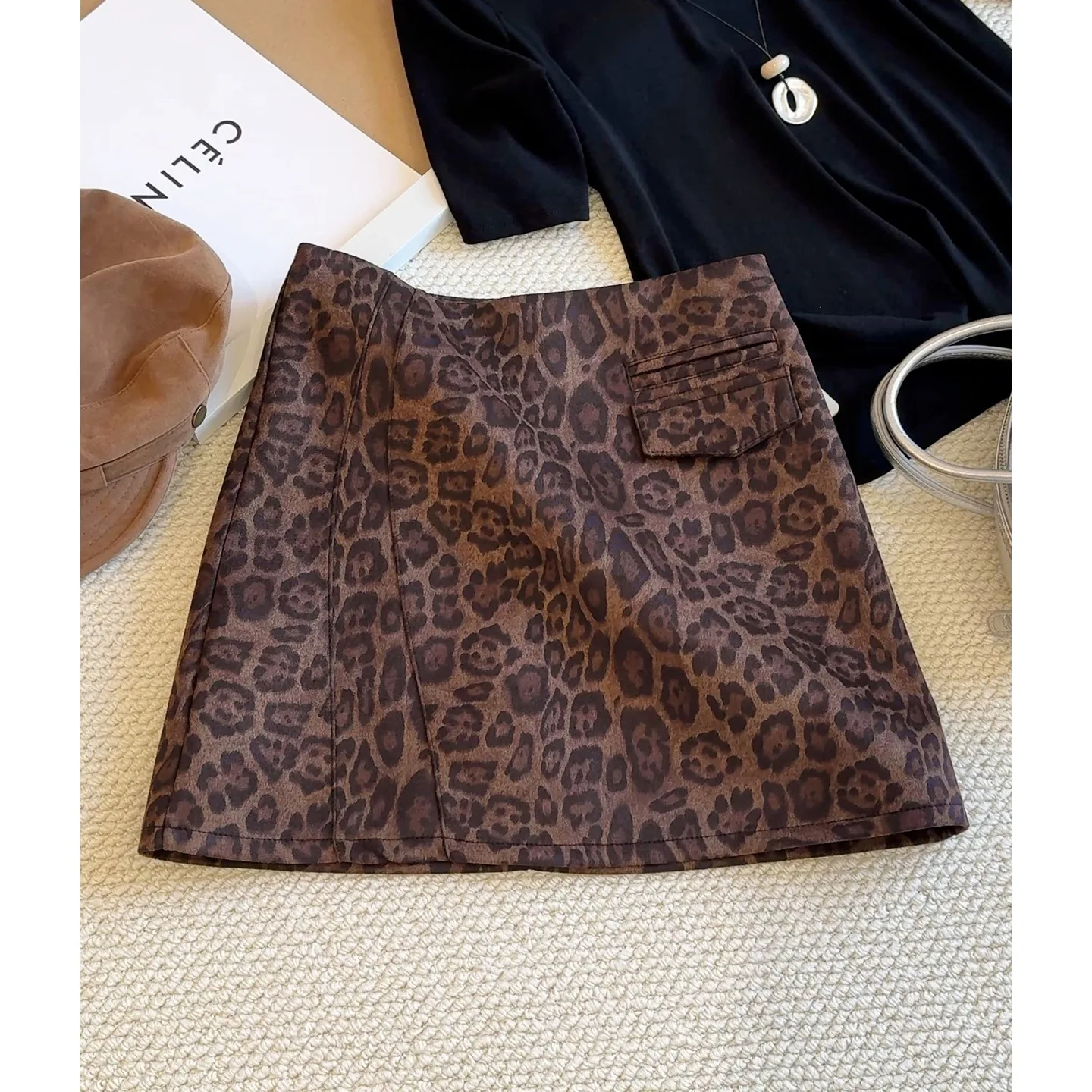 

2025 осенне-зимняя замшевая антибликовая юбка с высокой талией для похудения в стиле ретро, пикантная юбка с запахом для девочек