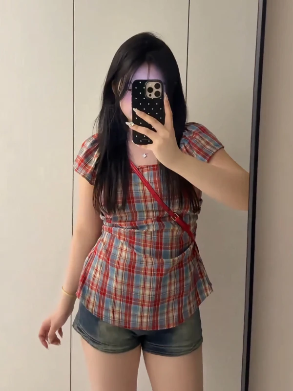 

Женская блузка больших размеров в корейском стиле, на одно плечо, винтажная, в клетку, приталенная, летняя, новый дизайн, повседневная, прямого кроя