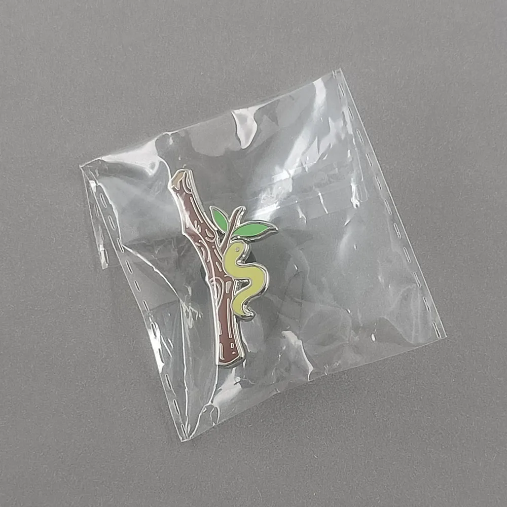 Niedliche Raupen-Emaille-Pin, Baumzweig, grünes Blatt, Brosche, lustiges Cartoon-Insekten-Revers-Abzeichen, Natur-Tier-Schmuck, Geschenk für einen Freund – Detail 12
