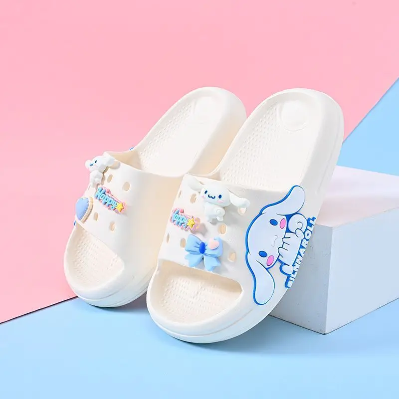 Sanrio Cinnamoroll модные тапочки с милым рисунком, домашние нескользящие легкие домашние сандалии для ванной комнаты, уличные тапочки для мальчиков и девочек