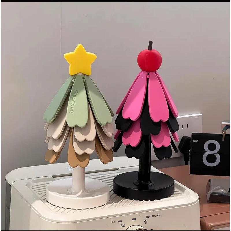 

Silicone Christmas Tree Coasters Waterproof Heat-Resistant Beverage Teapot Decorations with Detachable Trays Home Decoration