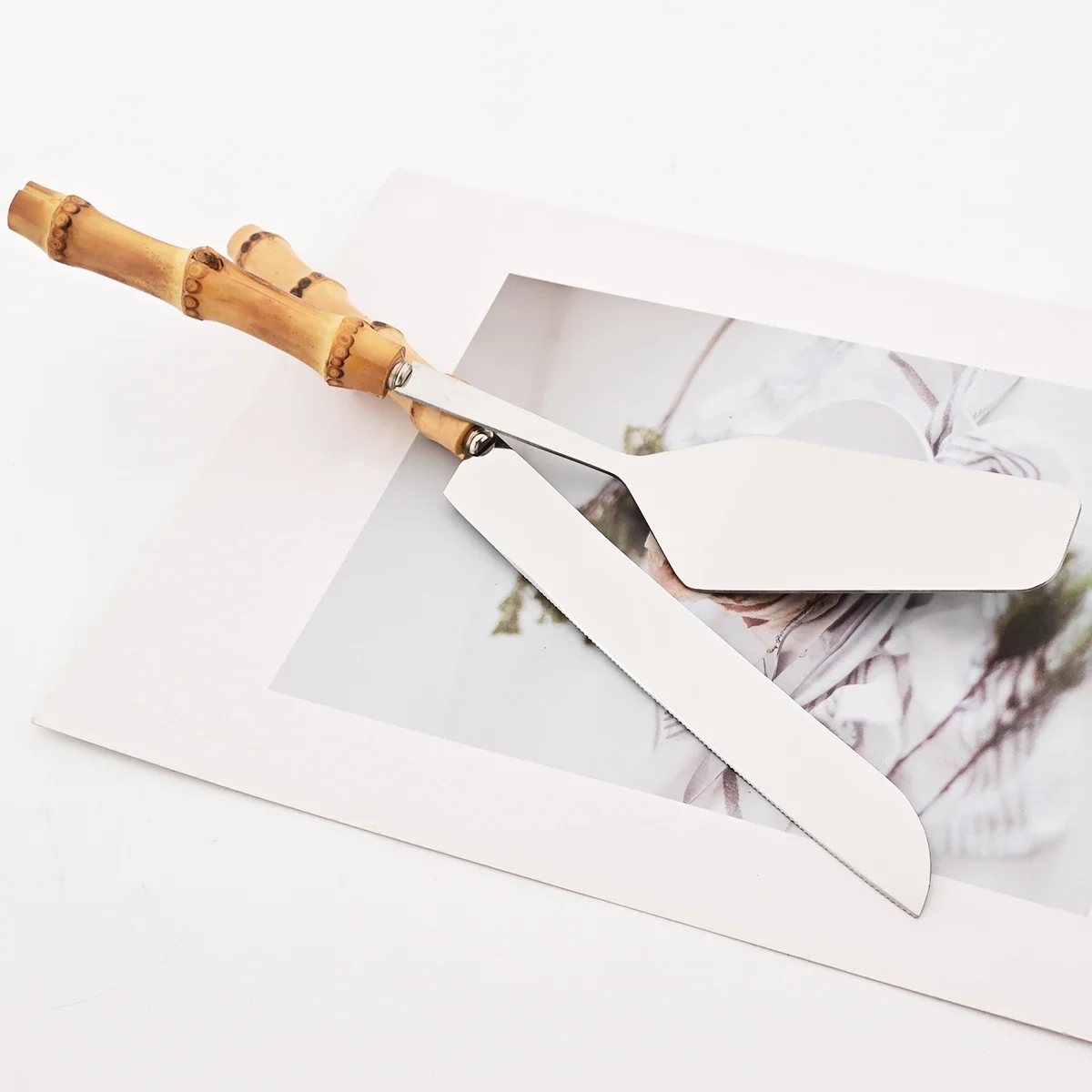 1/2 قطعة كعكة سكين مجرفة خدمة مجموعة أدوات المائدة مقبض الخيزران أواني الطعام مجموعة مرآة أدوات مائدة من الفولاذ المقاوم للصدأ أدوات المائدة المطبخ