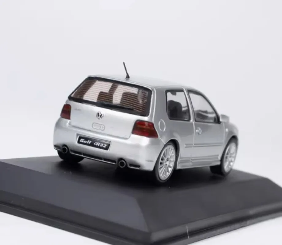 Diecast Car Model 1/43 Scale Volkswagen GOLF R32 Station Wagon Model Emulating Alloy SUV Car Model Gifts Collectible Ornaments