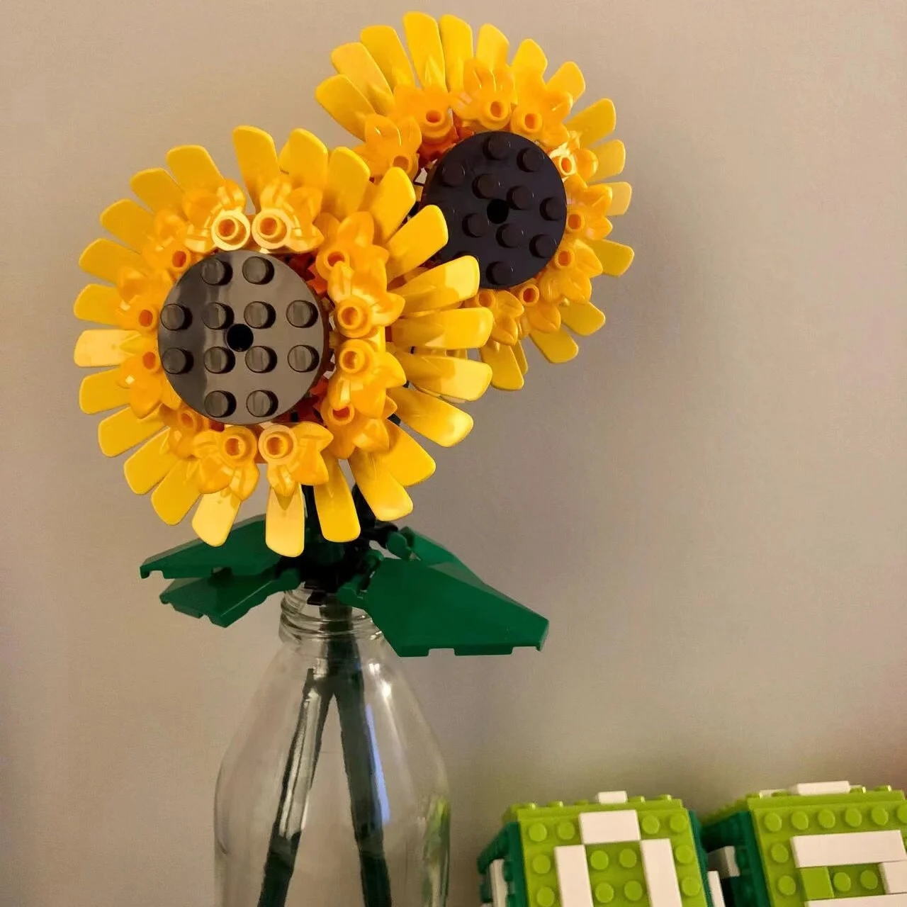 Sunflower Blocks City Creative Plant Desktop Decoration Building Blocks Girls Toys Birthday Gifts MPC Model Classic Bricks