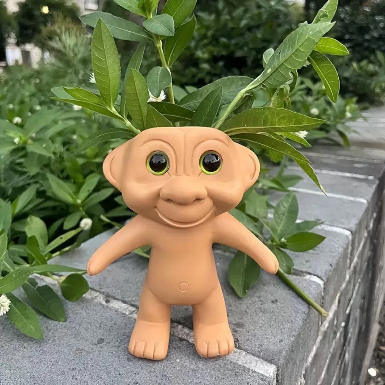 1 Large-Eyed Fairy Plant Pot, perfect for succulents