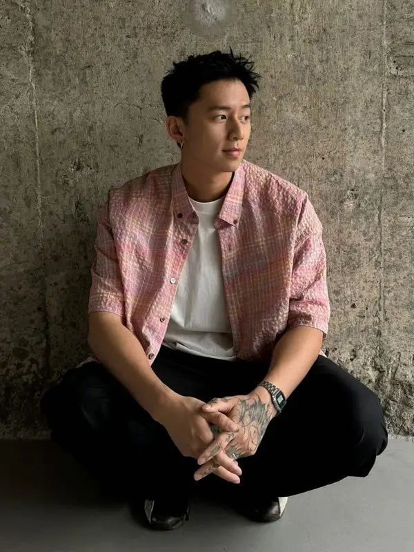 Camisa de Manga Curta em Tecido Xadrez Rosa da Marca Americana para Homens e Mulheres, Casual e Solta, Camisa Fina de Verão