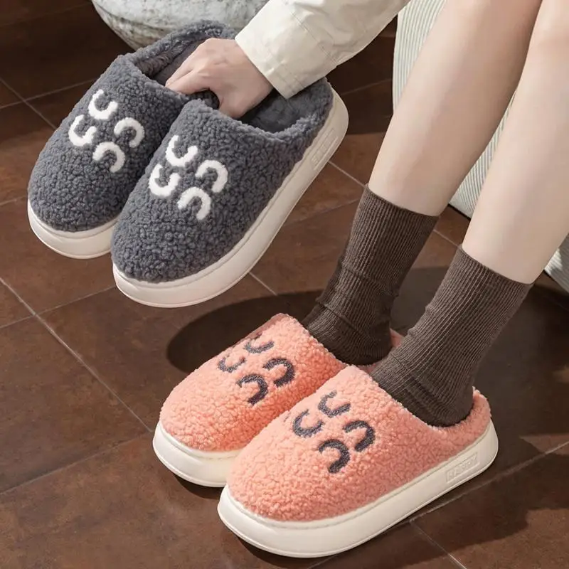 Fashion Letter Decorat Fluffy Indoor Slippers Women Winter 2026 Soft Cloud Thick Sole Warm Plush Slippers Women Lambswool Slides