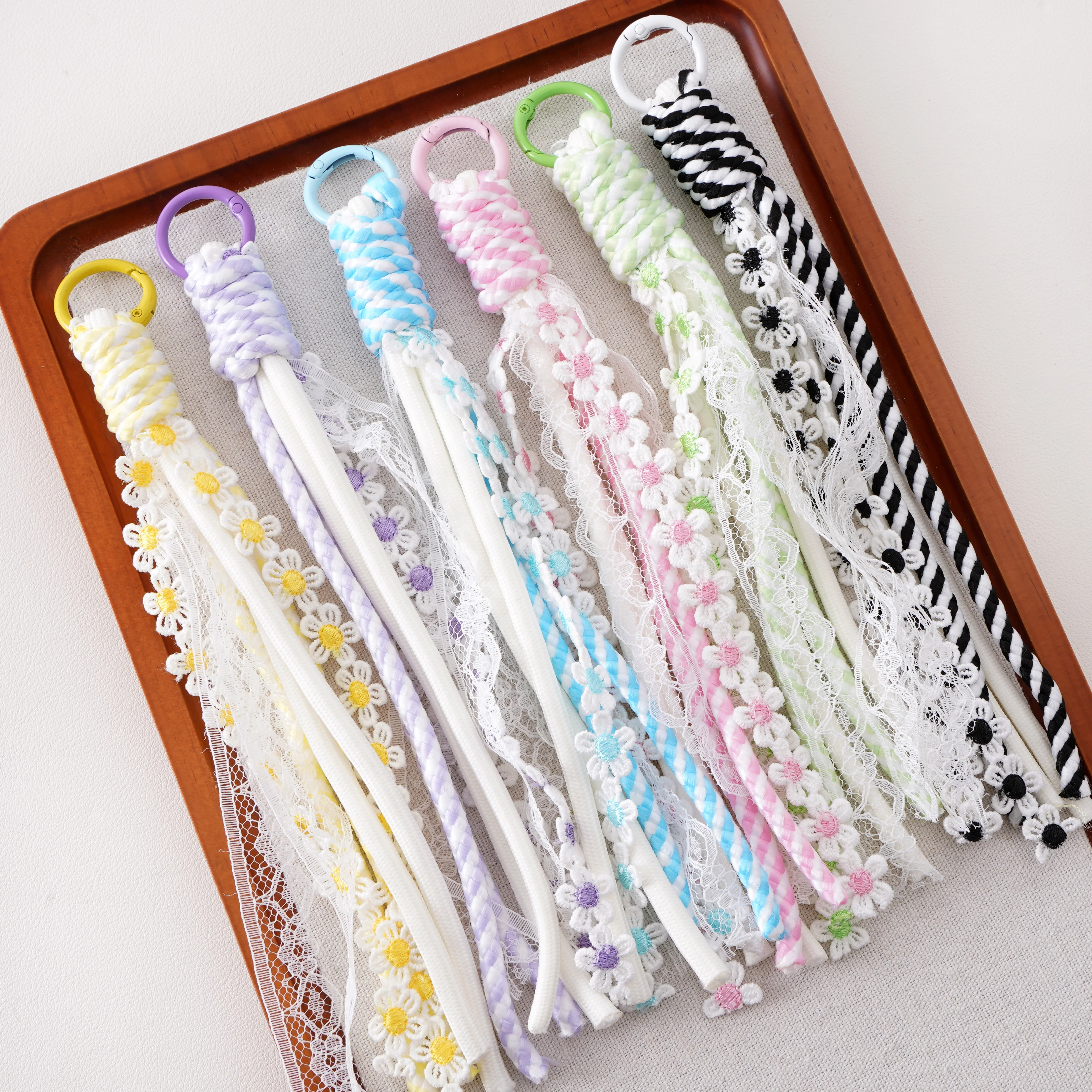 

1PC Polyester Keyrings Lace Plush Tassel Charms Pendant Keychain for Crafts DIY Gift Decoration Keyring Phone Chain Accessories