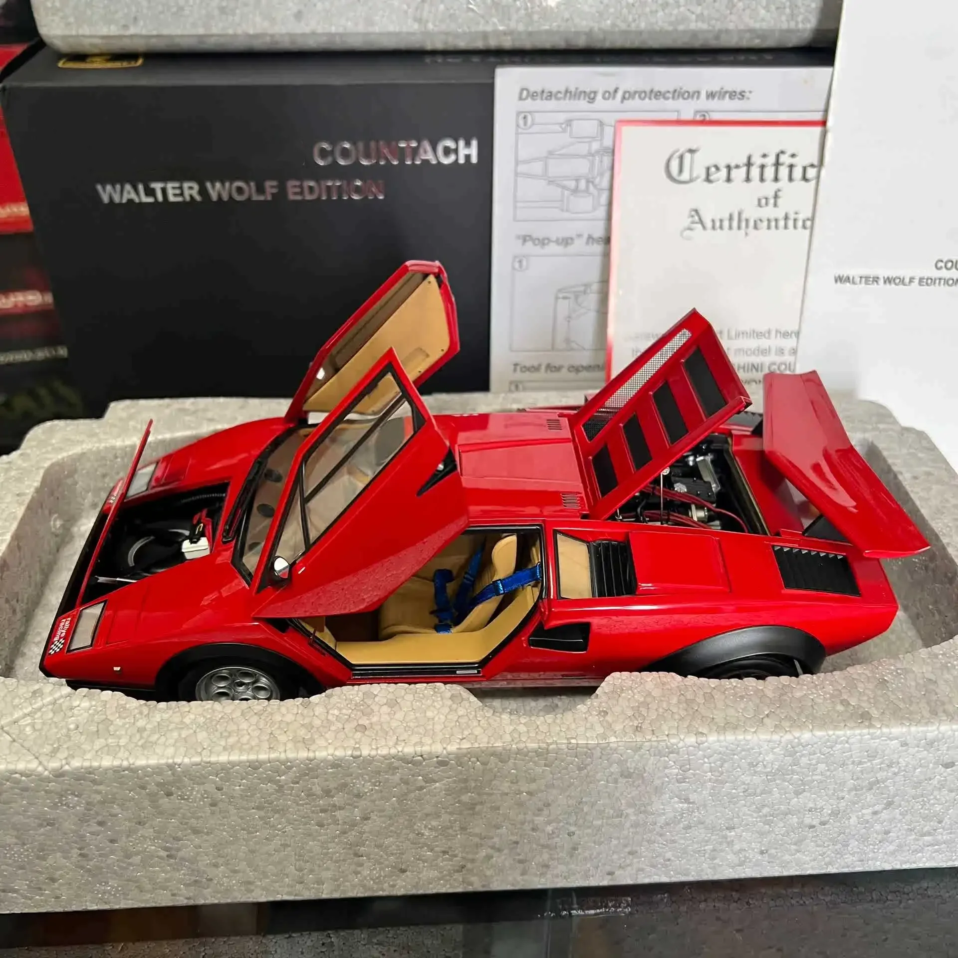 Autoart 1:18 LP500S Countach Alloy Fully Open Simulation Limited Edition Alloy Metal Static Car Model Toy Gift