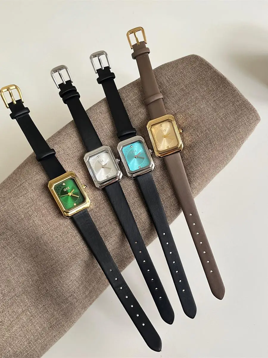 Nuovo orologio quadrato di lusso da donna Orologio con cinturino in pelle leggero e versatile in stile vintage di fascia alta, un regalo perfetto per le donne.
