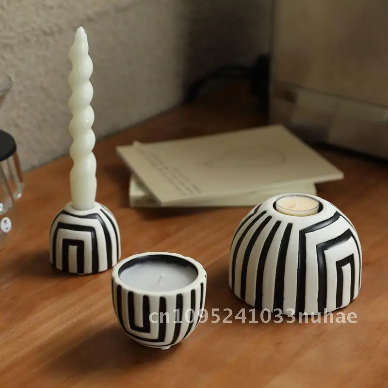 

Modern Simple Creative Ceramic Candle Holder Black and White Striped Candle Base Desktop Decoration Soft Decoration