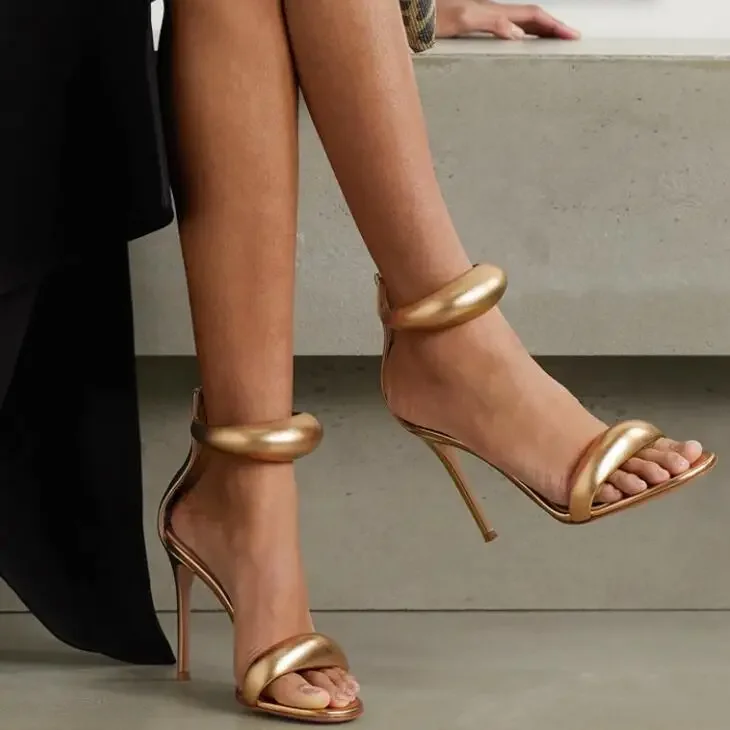 Sandalias de tacón alto fino para mujer, zapatos de boda dorados, calzado de banquete, estilo simple, marca de lujo, nuevo