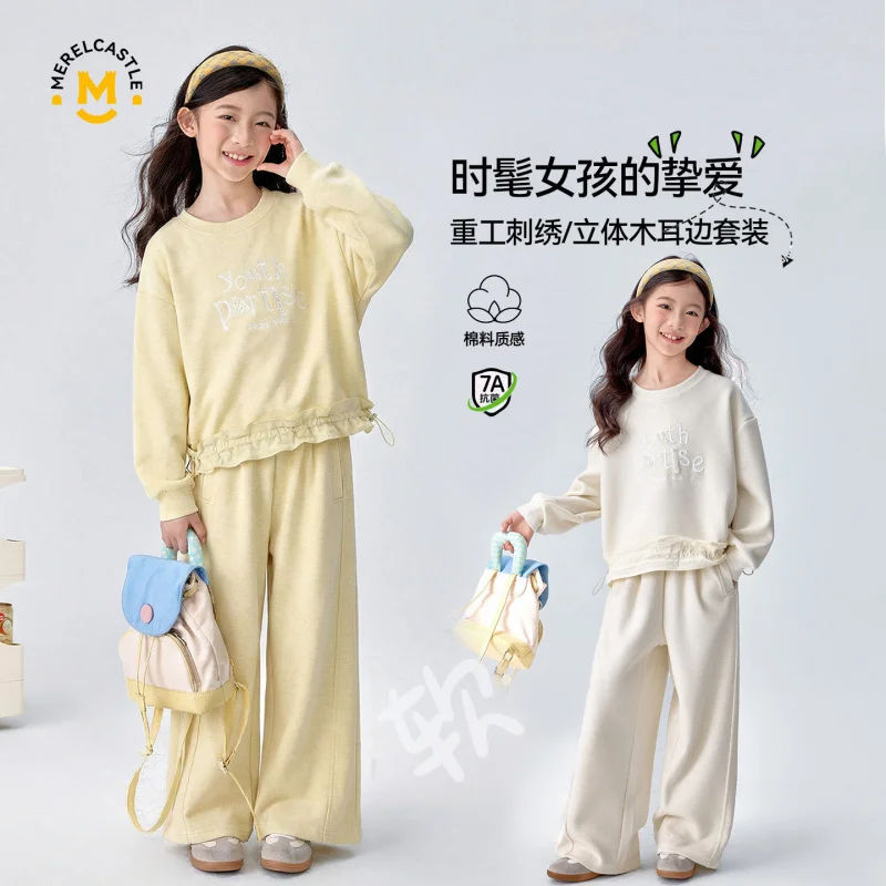 

Комплект из толстовки и брюк для девочек на весну 2026 года. Новый стильный весенний комплект из двух предметов для девочек, очень милый и модный, для детей постарше.