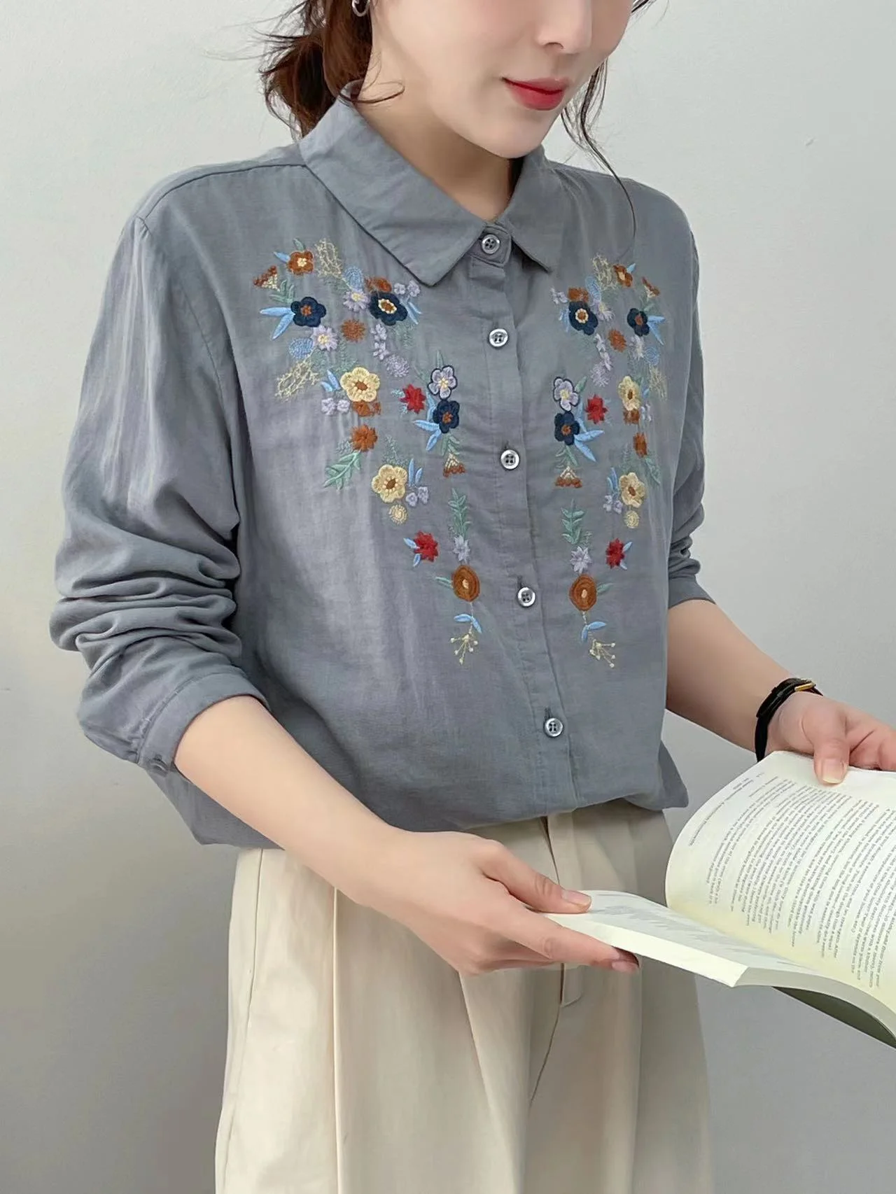 Vrouwen Grijze Bloemenprint Shirts Geborduurd Katoen Blouses Japanse Mode Lange Mouw Dame Tops Losse Vrouwelijke Kleding