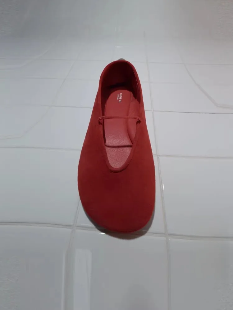 

Коллекция Red Label Весна 2025: Мягкие замшевые балетки EBES02 с круглым носком на плоской подошве, повседневные модные туфли