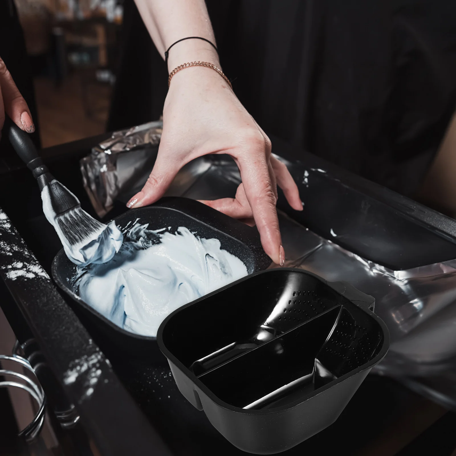 

Economical Plastic Hair Dye Mixing Bowl Safe for Skin Nonslip Design Color Bowls for Hairstylist Color Bowls Tinting Bowl