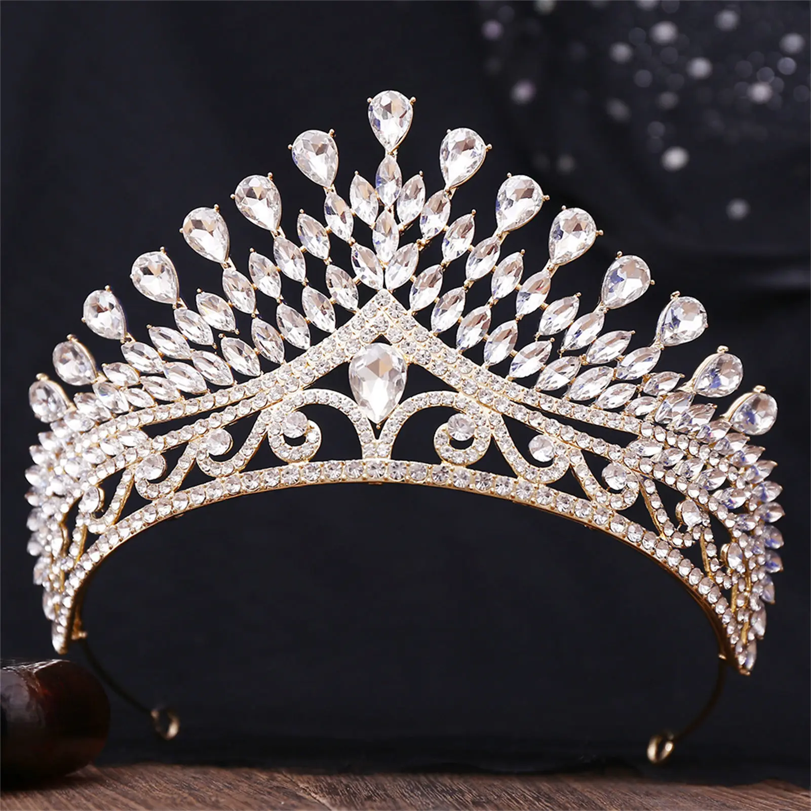 

Свадебные тиары и короны для невесты, королевские короны для короля и королевы, блестящие повязки на голову со стразами, диадемы для принцесс, украшения для волос для вечеринок