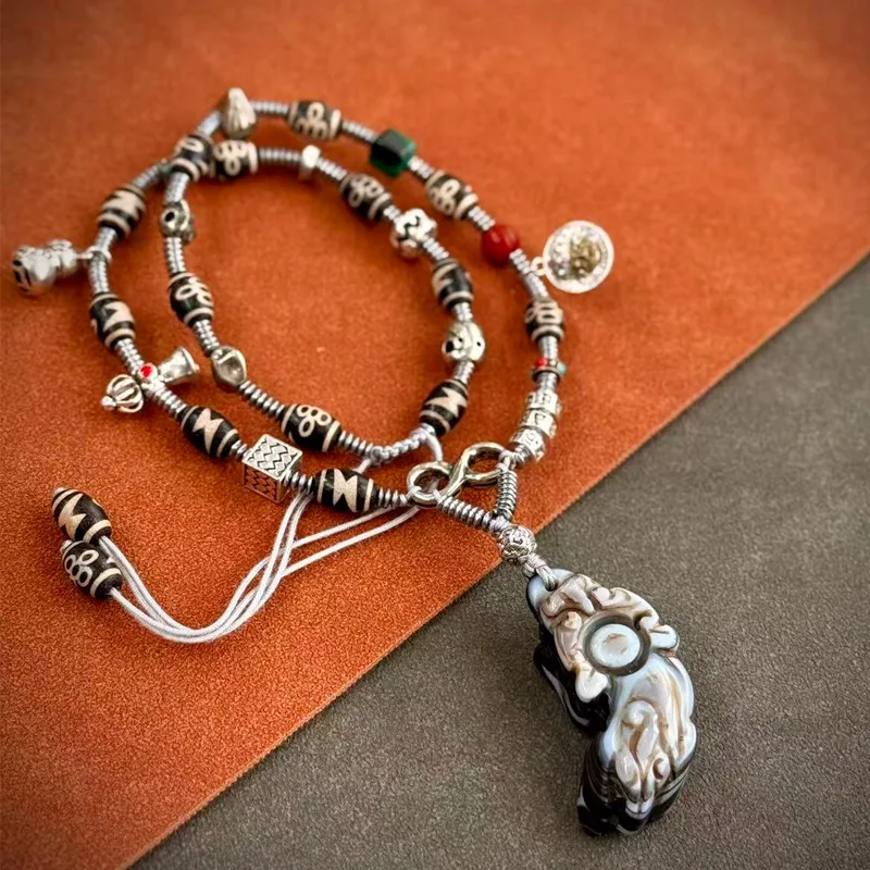 

Natural AgateCarved Wealth-Attracting Medicine BuddhaPixiu Pendant withCollarboneChainFive-Eyed Heavenly BeadHand-Woven Necklace