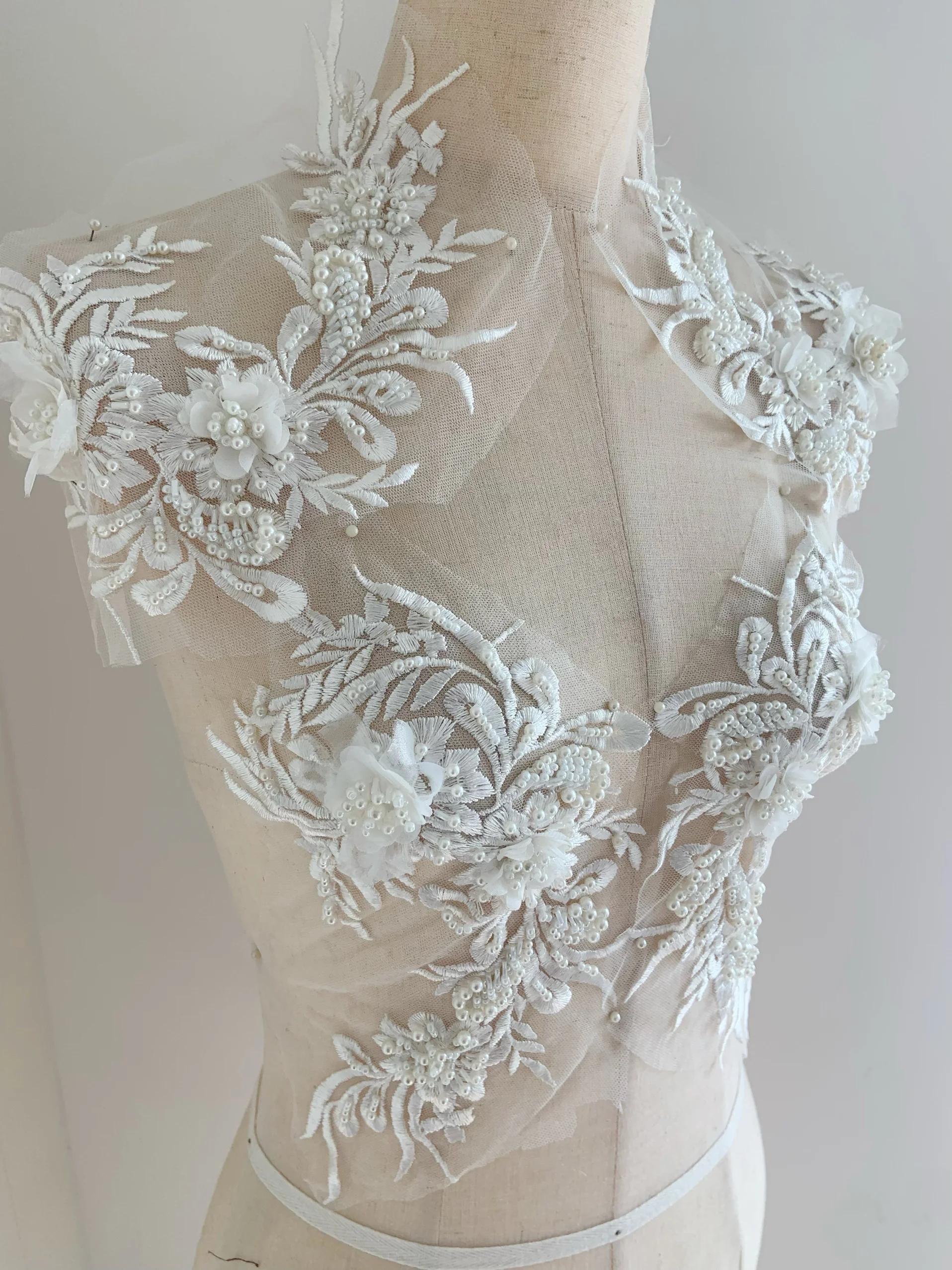 tecido-adesivo-de-renda-3d-branca-com-strass-para-vestidos-de-noiva-vestidos-de-gala-e-acessorios-de-moda
