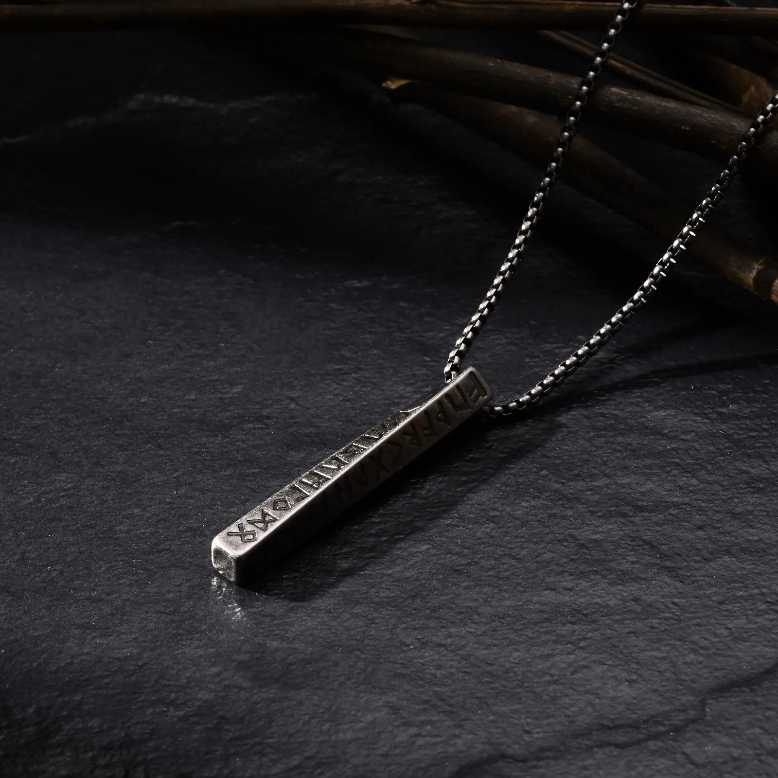 Rero Wikinger-Anhänger-Halskette für Männer, Mobius-geometrischer gedrehter Säulen-Anhänger-Kragen aus Edelstahl, Vintage-Schmuck für Männer – Detail 6