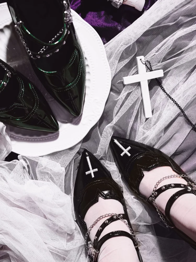 Szpiczaste, ciemne, gotyckie szpilki Nightspine Prayer z podbiciem, subkulturowe buty na wysokim obcasie typu Mary Jane, damskie buty w stylu japońskim, pojedyncze buty.