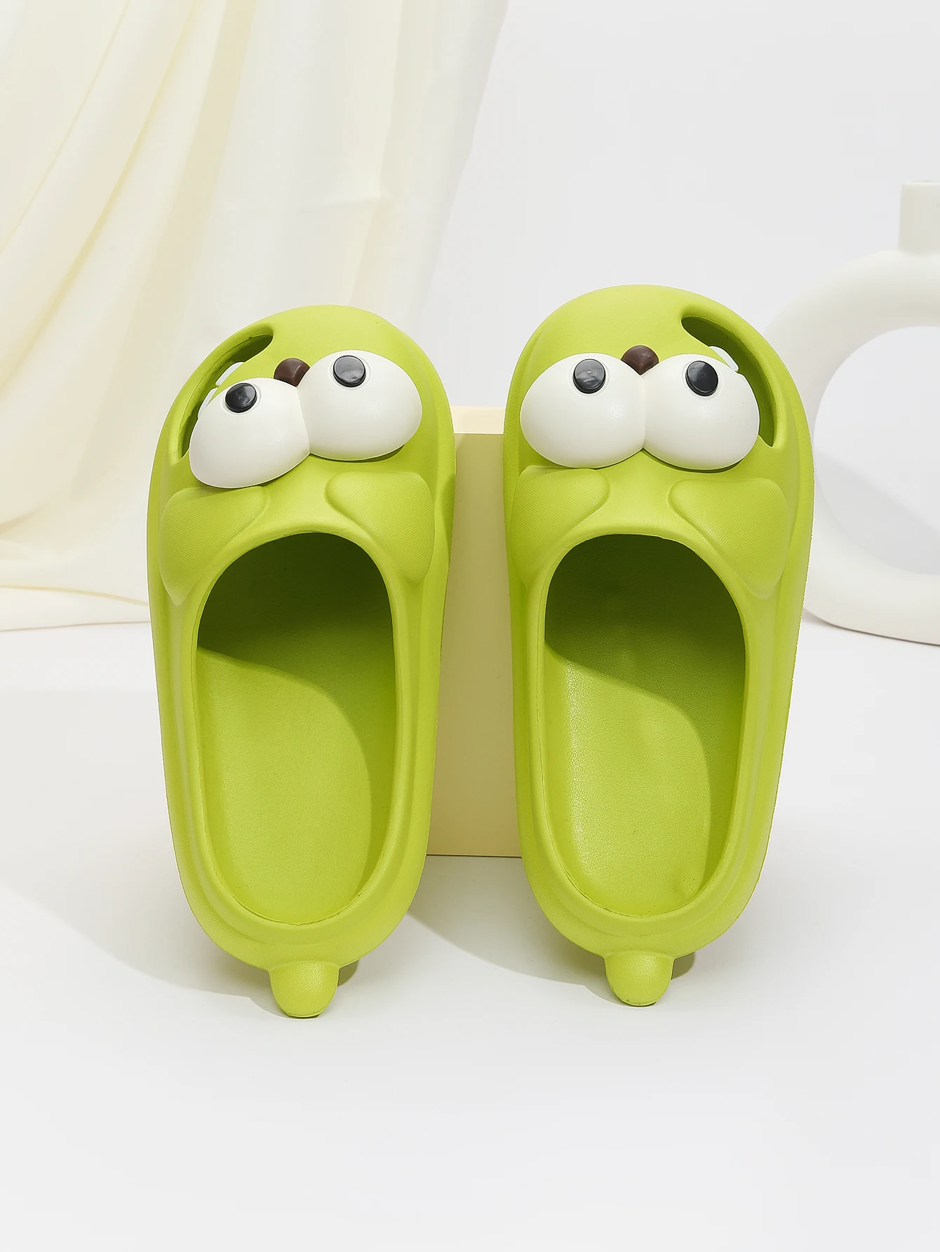 Cute big-eyed dog slippers for couples, big children, summer outer wear, Baotou cartoon slippers, home indoor non-slip clogs