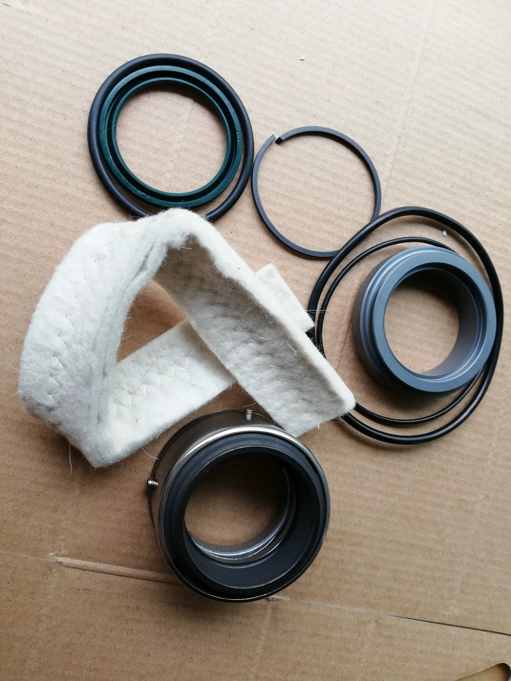 guarnizione-per-albero-37403604-con-guarnizione-oleata-aggiuntiva-per-compressori-bitzer-4nfcy-4pfcy-4tfcy-4ufcy