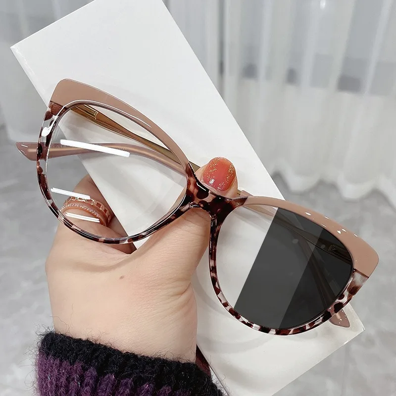 

Photochromic Anti-blue Light Cat-eye Glasses for Women Fashionable Personalized Metal Women's Glasses