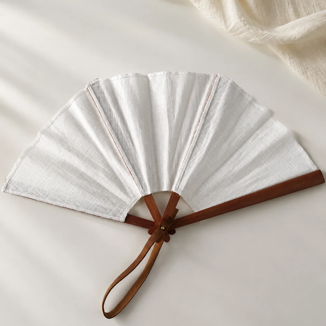 Vintage Linen Folding Hand Fan Elegant Bamboo Handheld Fan Bridal Wedding Party Favors Summer Dance Photography Props