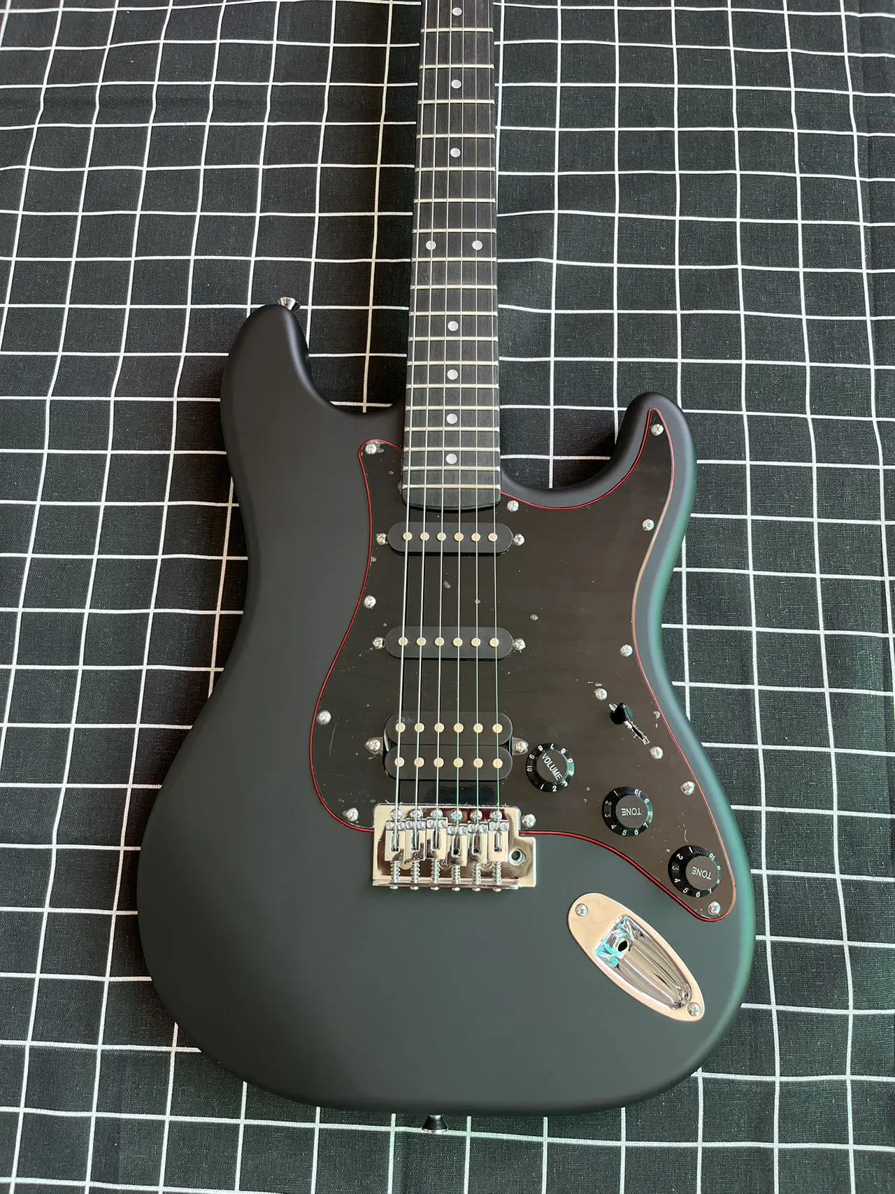 Send in 1 days stratocaste-r custom body 6 string  Electric Guitar in stock fssadvaBCXBVA