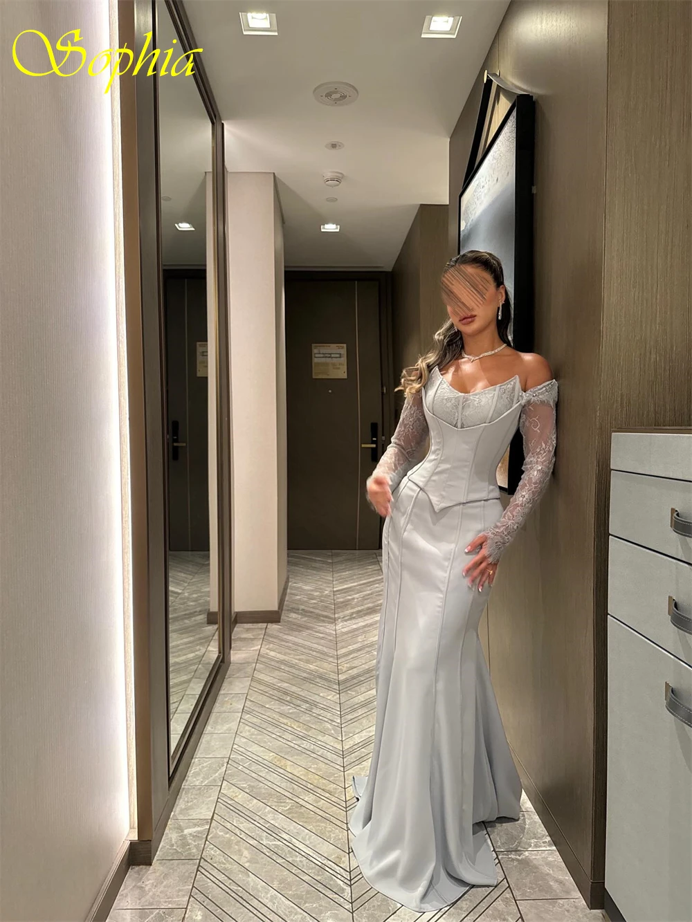 فستان سهرة أنيق من الجيرسيه الأزرق مخصص برقبة قارب وأكمام طويلة فساتين المشاهير ناعمة مستقيمة على شكل ذيل محكمة للحفلات الراقصة