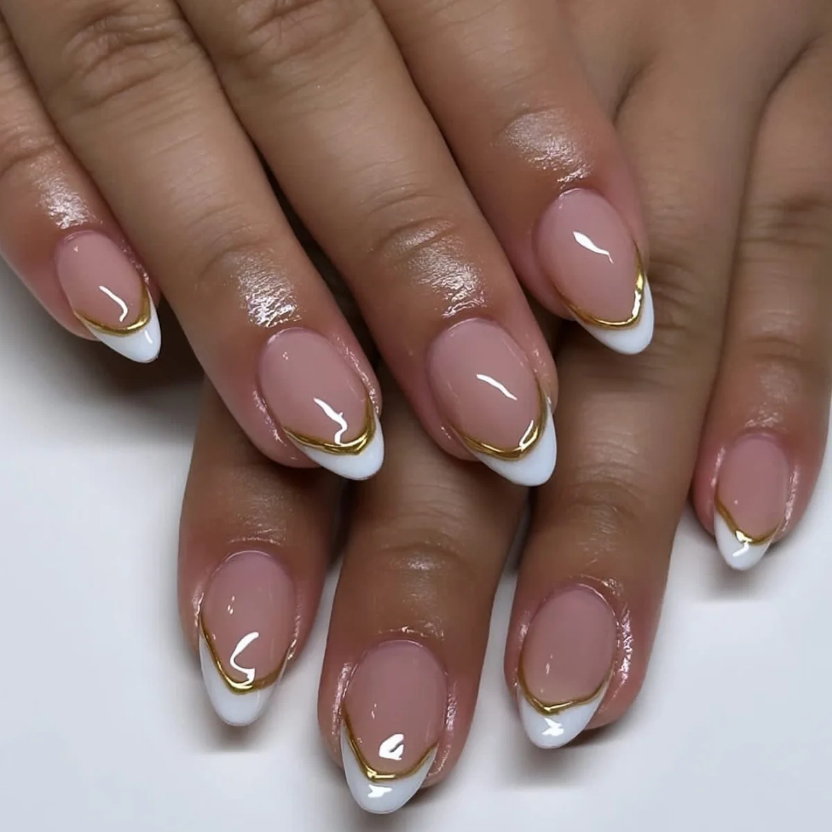 White French Fake Nails with Glue Simple Almond False Nails Press Ons Wearable Glossy Full Cover Gold Edge Acrylic Nails Tips