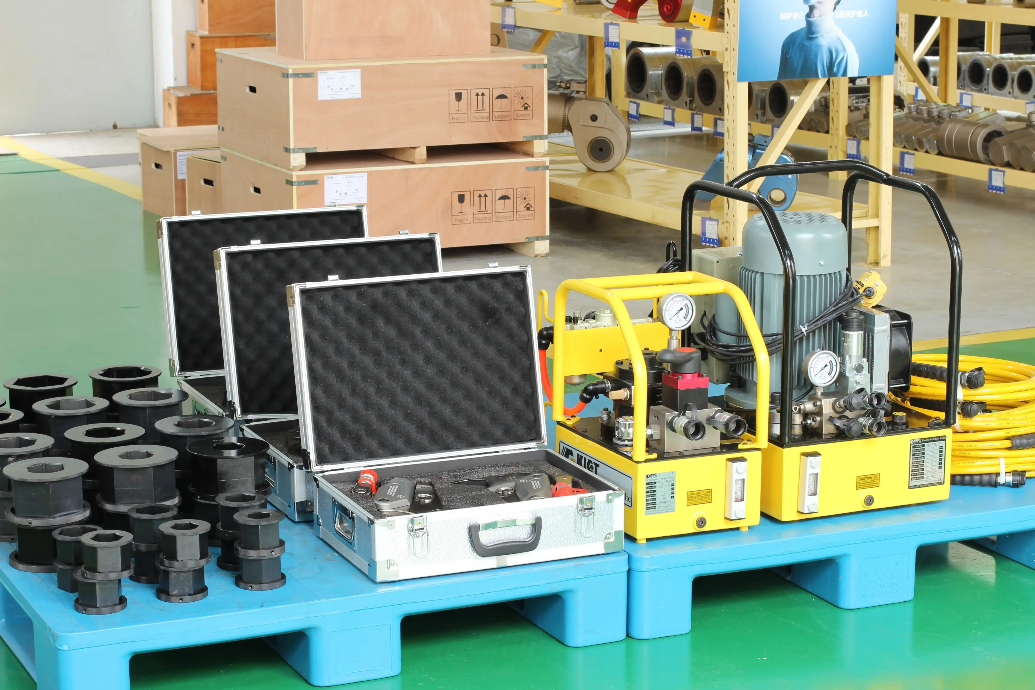 

KET-5MXTA 1.5" Square Drive Aluminum-Titanum Alloy Hydraulic Torque Wrench