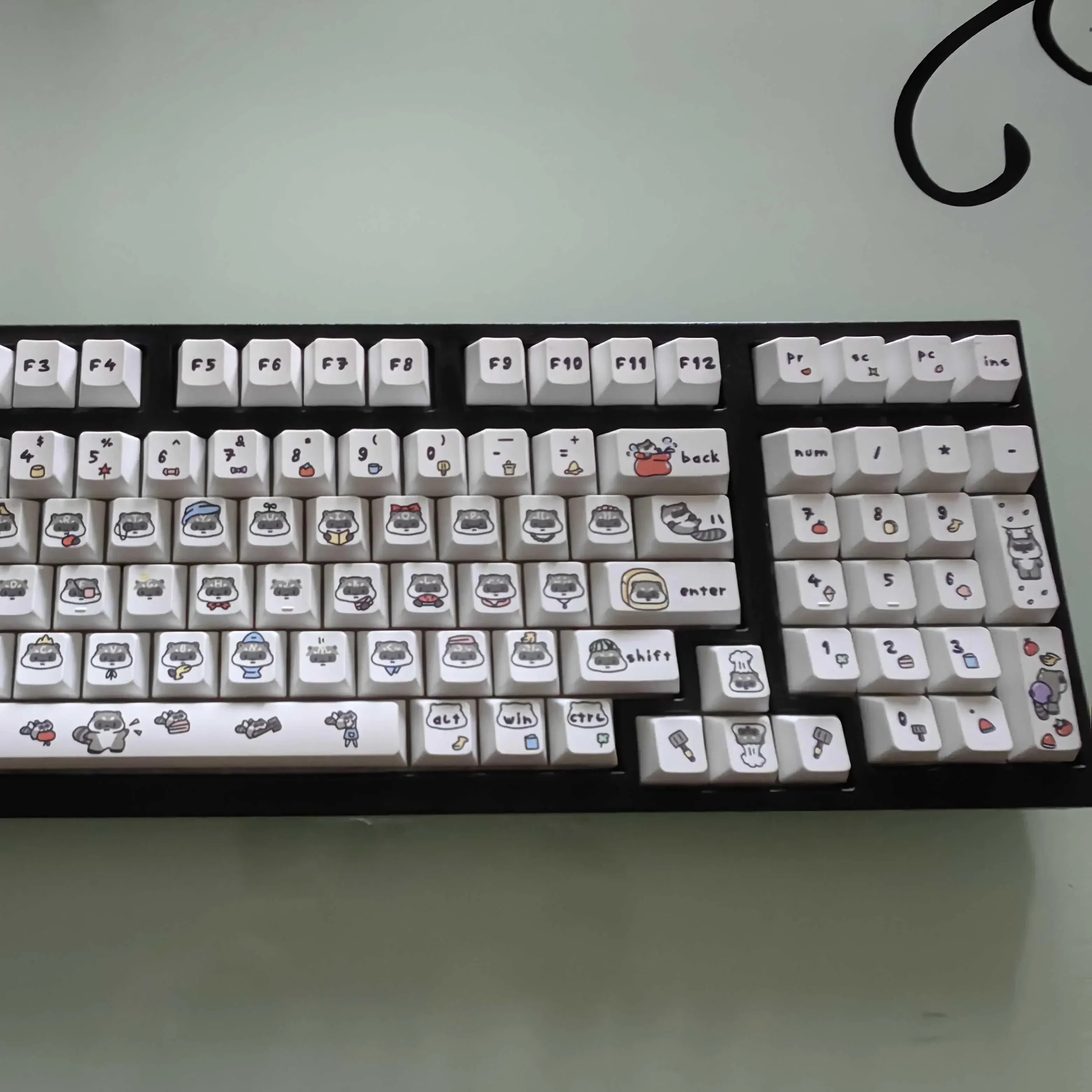 Teclado de mapache con sublimación térmica, Pbt, dibujos animados simples, 139 teclas, regalos para teclado de oficina