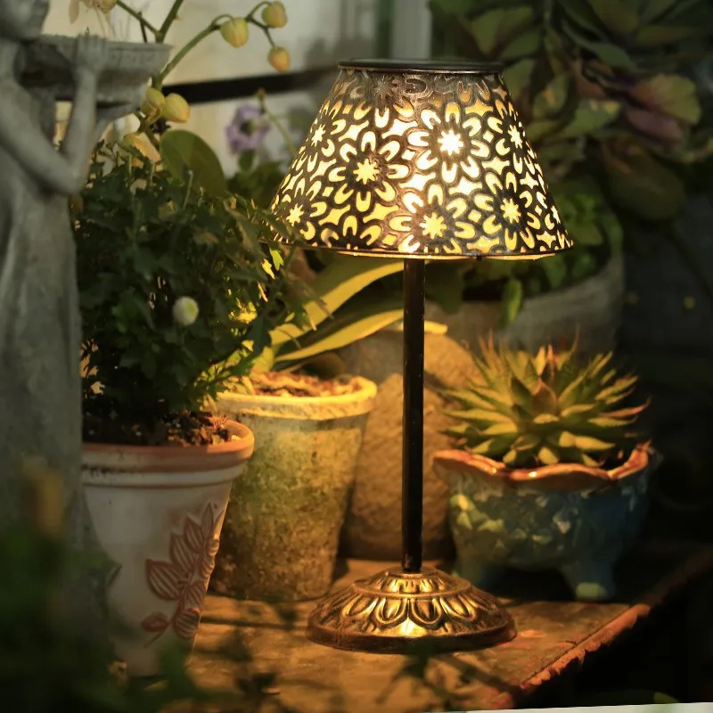 

Солнечная и USB-перезаряжаемая настольная лампа, декоративный светильник из полого железа, водонепроницаемый светодиодный ландшафтный светильник IP65 для улицы, патио, сада, балкона