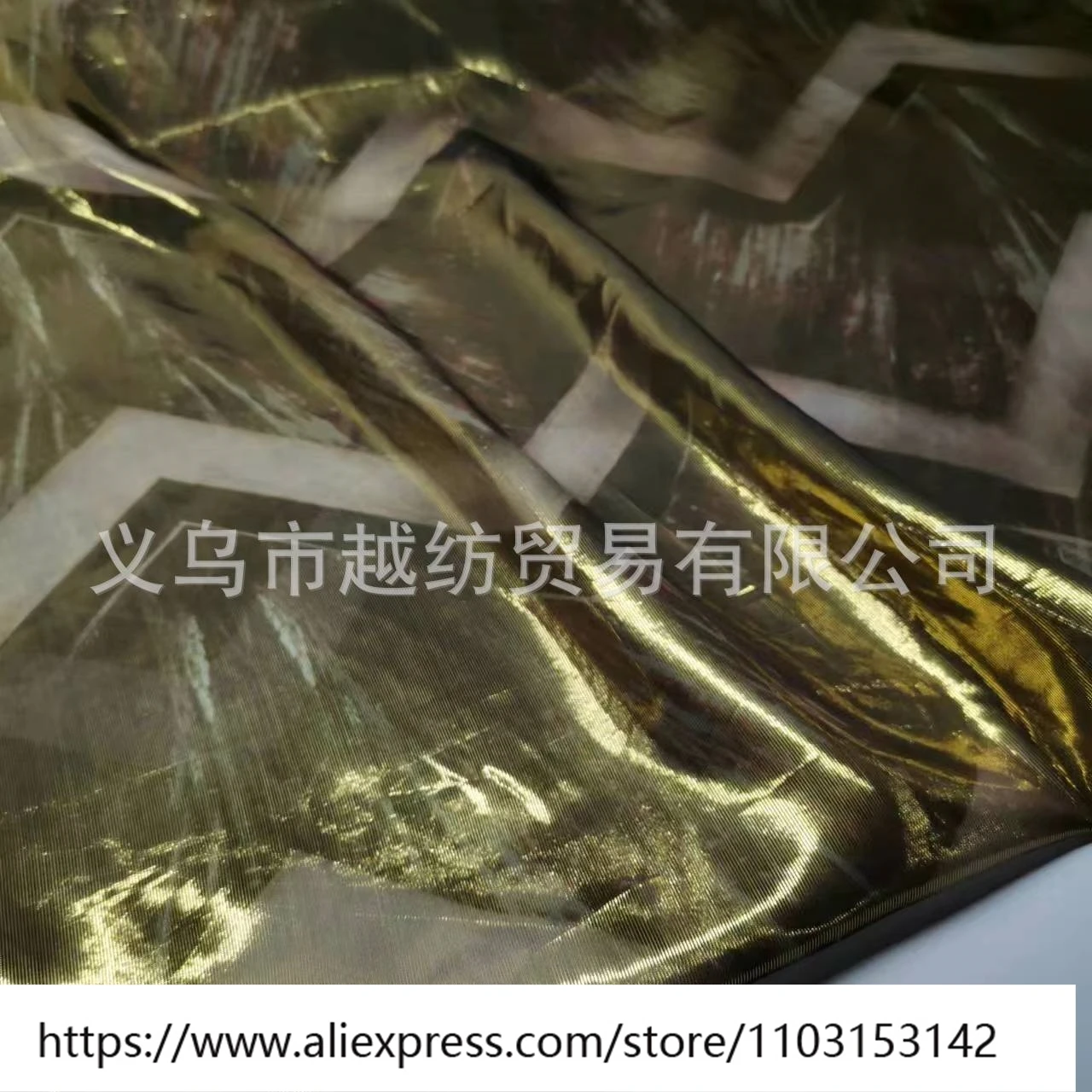 Zomerjurk van licht en licht transparant bedrukt leer van zijde