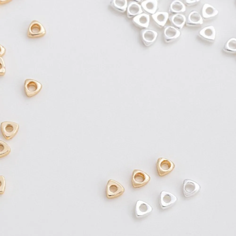 

Несколько хвостов сломанного серебра, золото 14 карат, серебро, 2 мм, треугольные сломанные золотые бусины, сломанные серебряные свободные бусины, бусины для браслета ручной работы