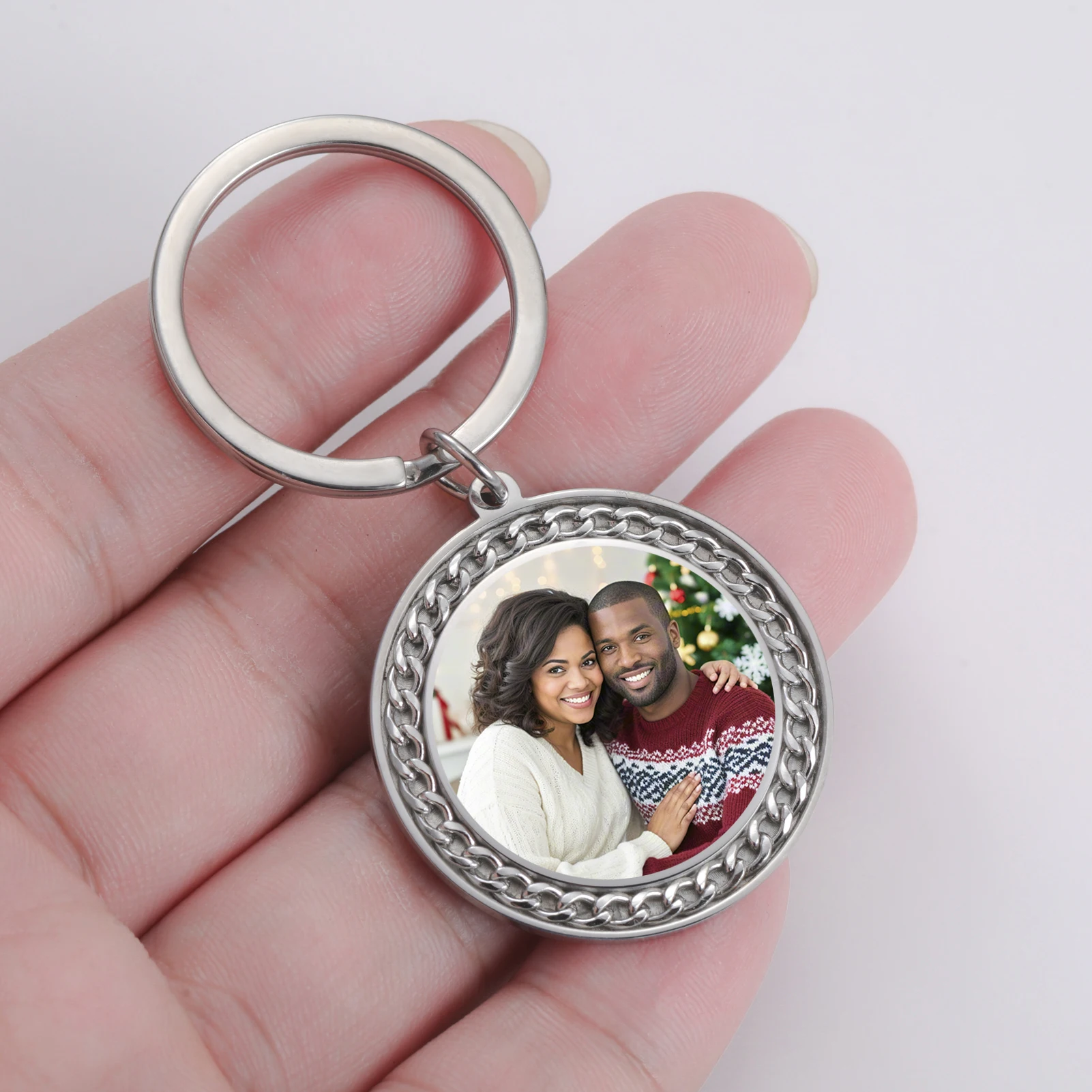 

Custom Keychain Circular Couple Photos Locking Sweet Preserving Beautiful Moments Love Commemorating Exclusive Couple Memories