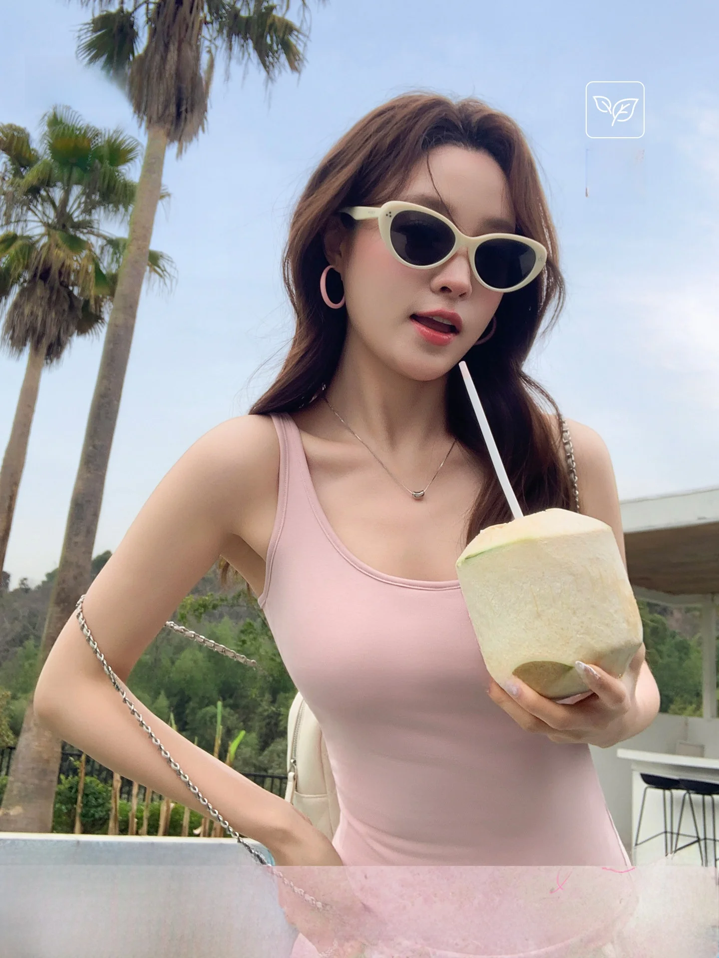 

Slim Fit Elastic U-Neck Vest Women's Summer New Style Large U-Neck Inner Wear Tank Top with Shoulder Straps Close Fit Design