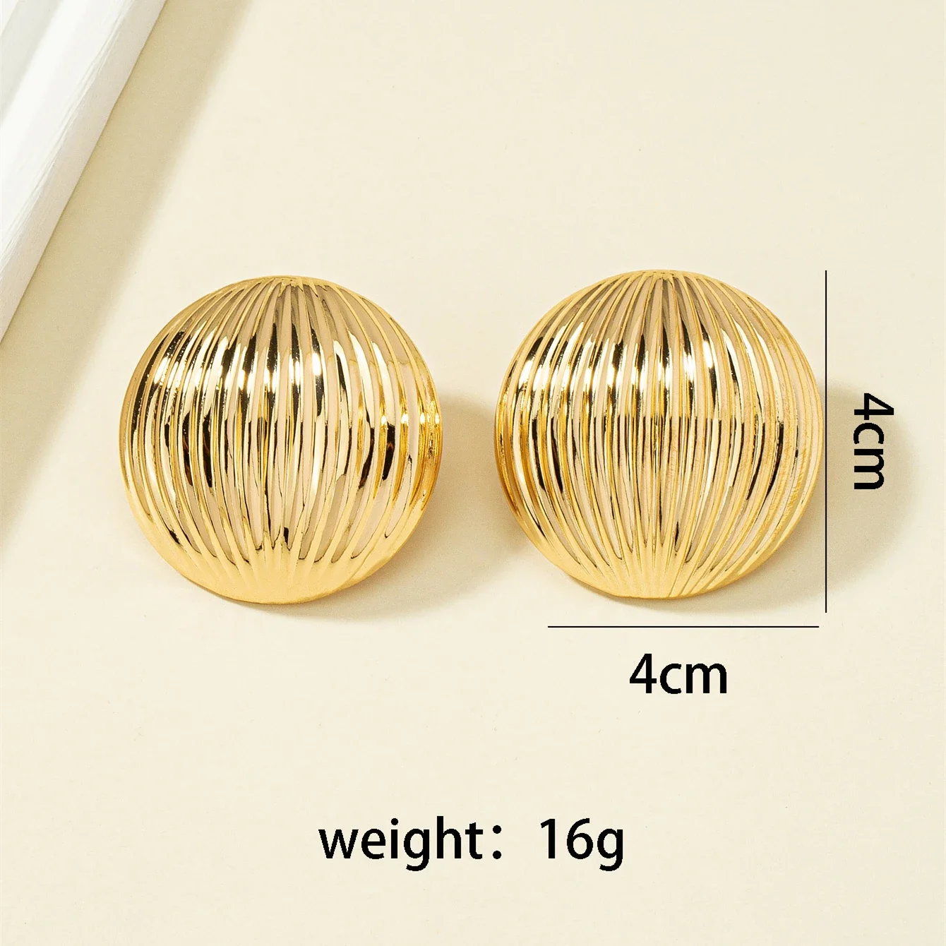 Fashion Round Metal Earrings for Women Fashion Gold-plated Shell-shaped Retro Punk Earrings Elegent Female Jewelry