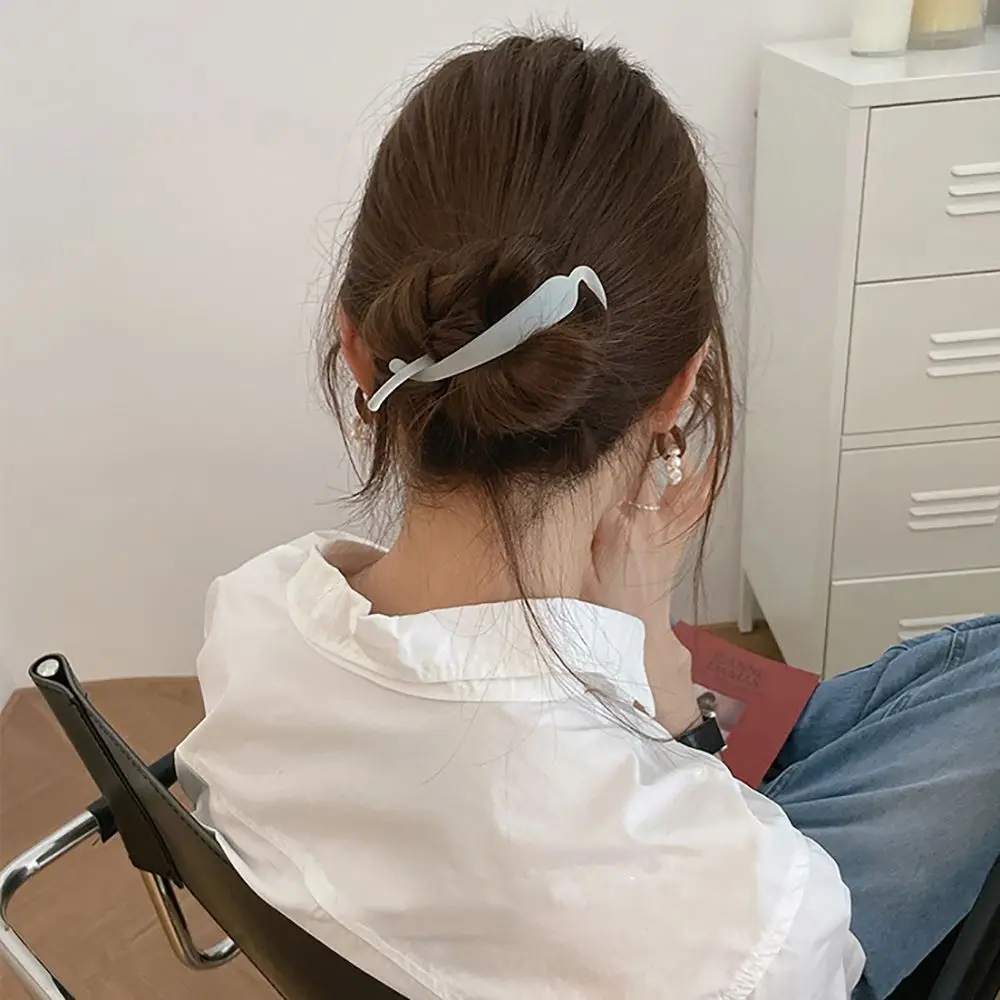 

Sweet Simple Female Korean Hair Accessories Twist Hair Clip Resin Hairpin Fashion Accessories Banana Clips Vertical Clip