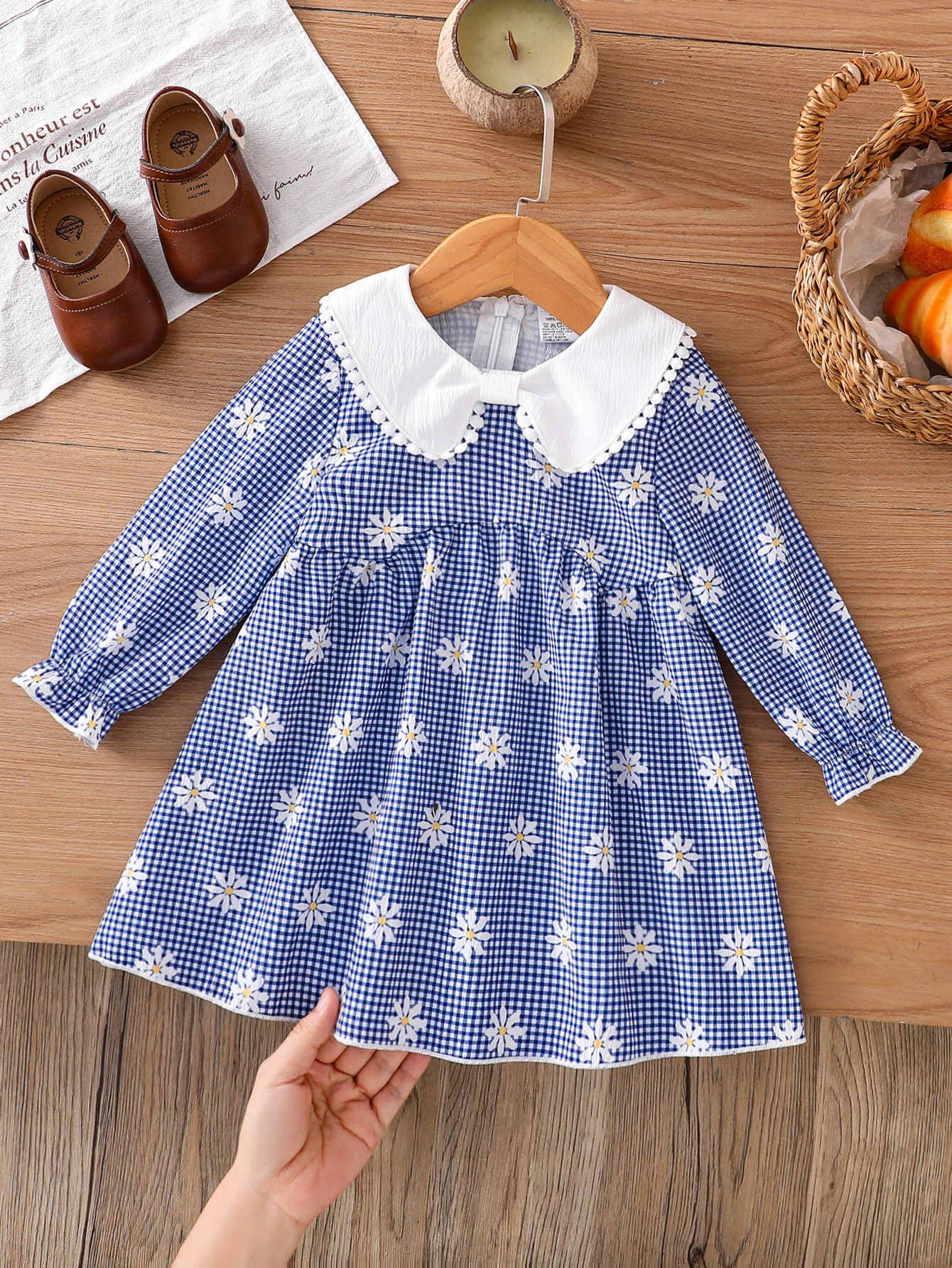 

Комплект из 1 предмета: тонкое платье для девочки на весну и осень, платье с кружевным воротником и цветочным принтом, с длинными рукавами, с милым кружевным декором в виде кукольного воротника, в пасторальном стиле, модное и милое универсальное платье пр